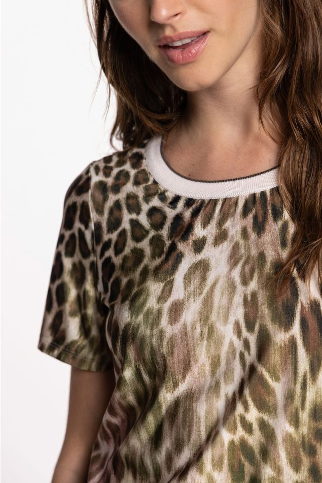 Circular knit short-sleeve top with contrast trims