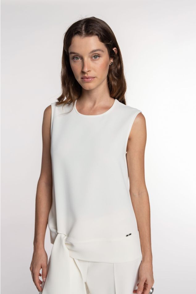 Blusa de doble crepé con lazada en el bajo