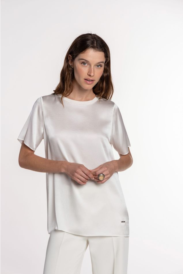 Blusa de satén elástico de manga corta
