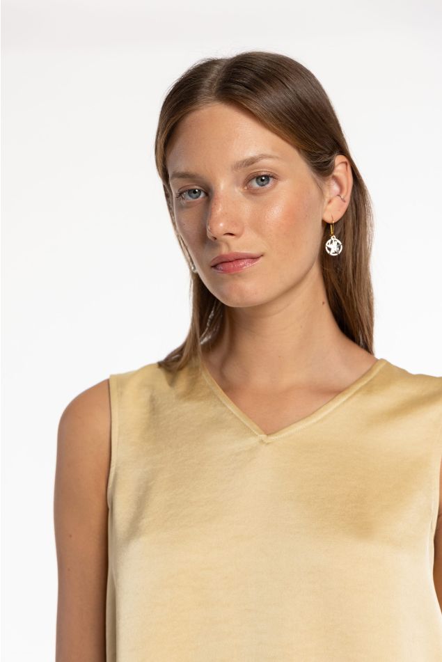 Blusa de doble satén con bajo asimétrico