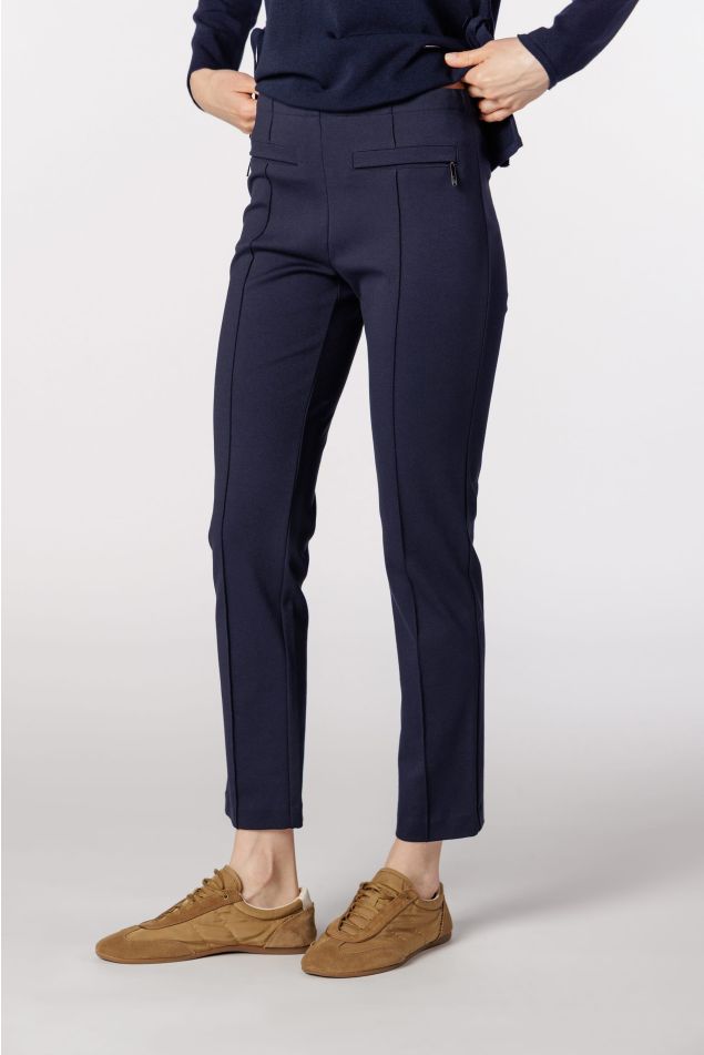 Pantalón pitillo con nervio marcado