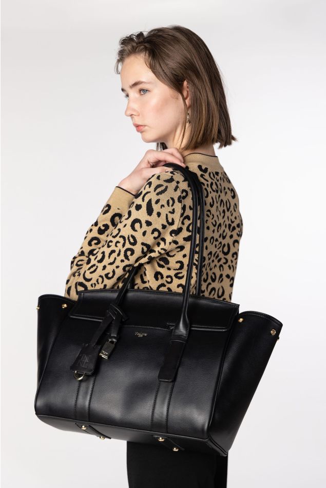 Large trapeze bag in smooth vegan leather