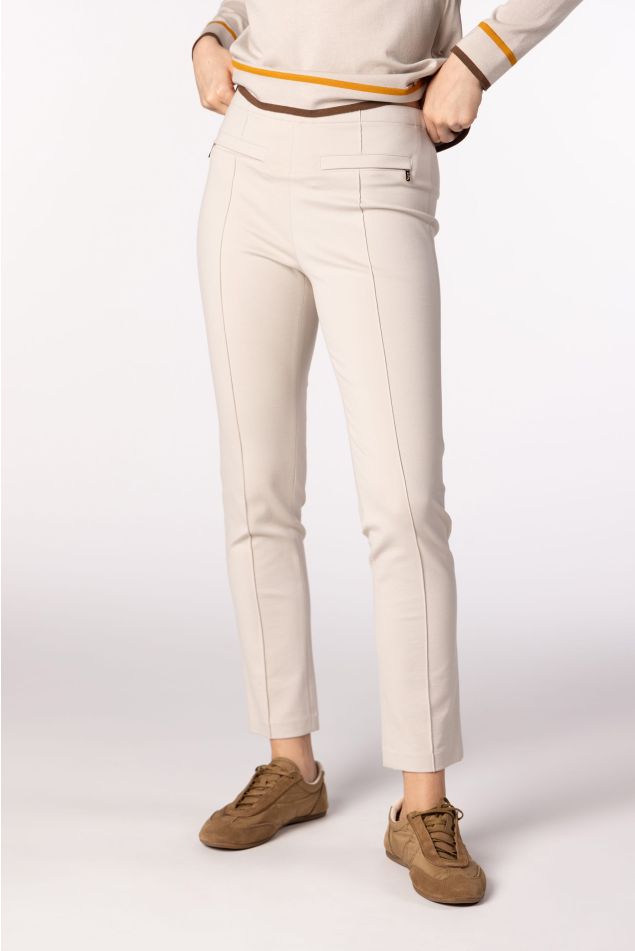 Pantalón pitillo con nervio marcado