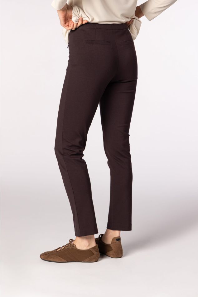 Pantaló pitillo amb nervi marcat