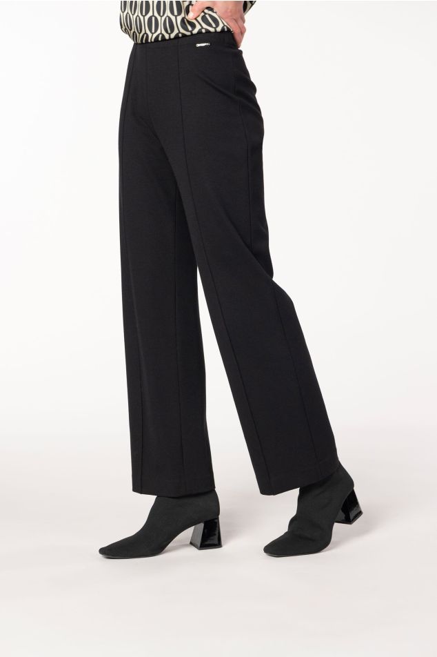 Pantaló recte amb nervi marcat