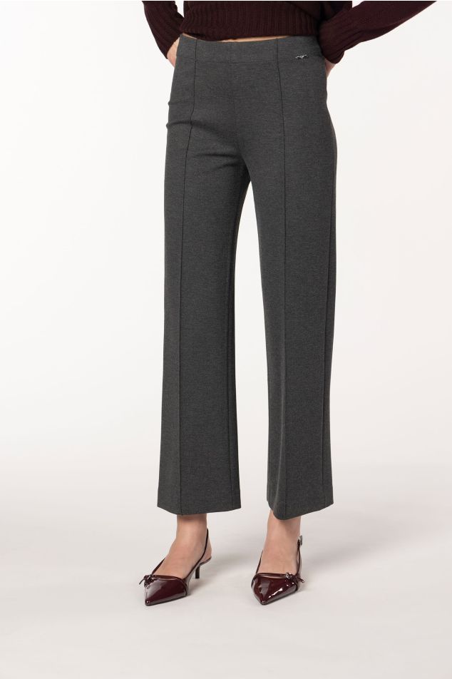 Pantaló recte amb nervi marcat
