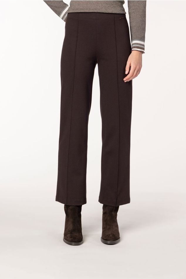Pantalón recto con nervio marcado