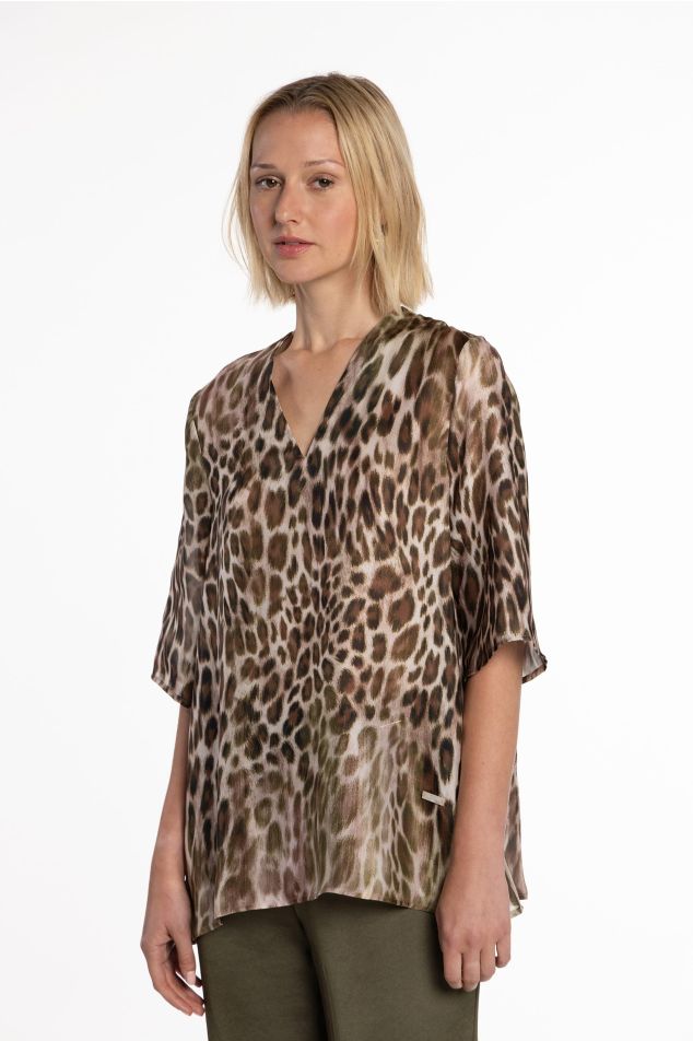 Blusa de satén estampado animal