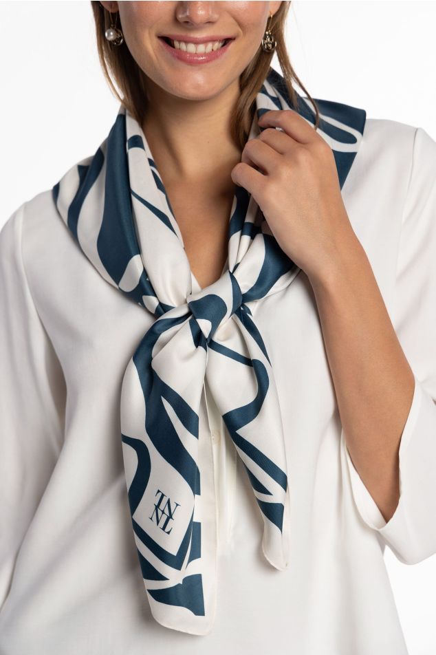 Movement Carré Scarf