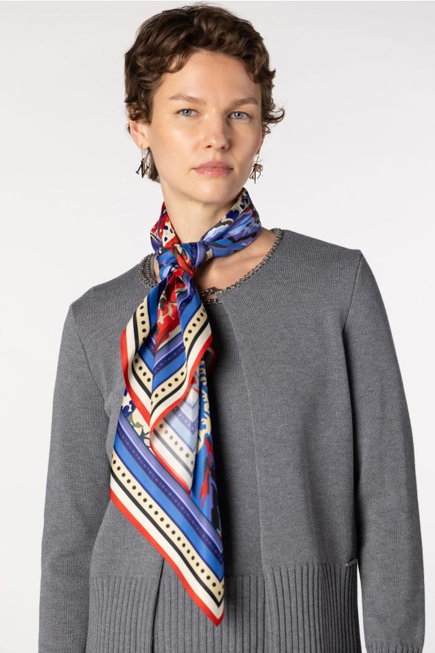 Foulard carré de setí amb motiu de fulles