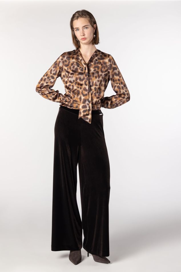 Pantaló acampanat de vellut en punt circular