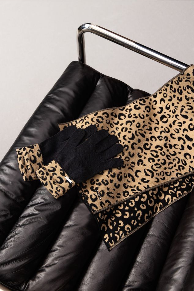 Animal Jacquard Knit Gloves