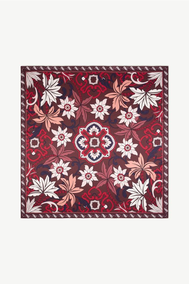 Grand Carré em cetim com motivo floral ornamental