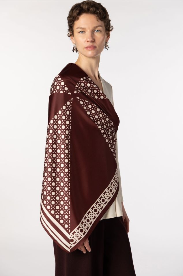 Foulard carré de setí amb estampat geomètric