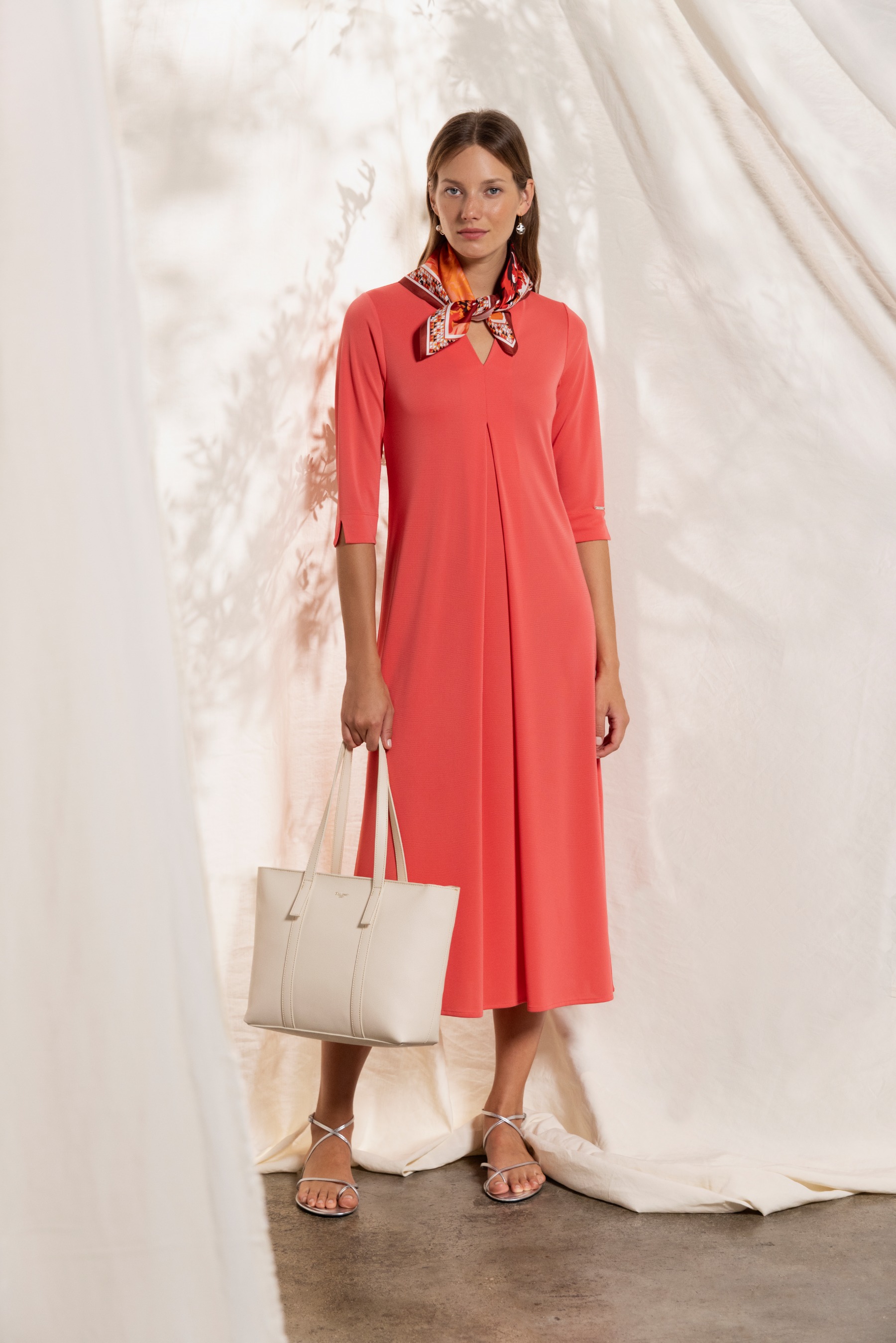 Vestido de punto circular con pliegue central