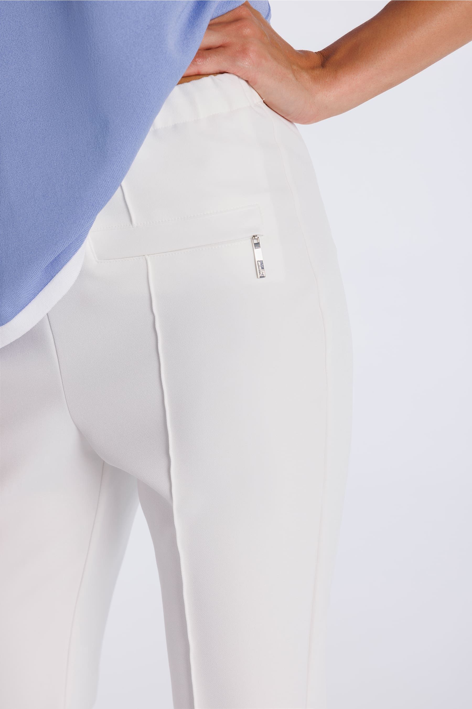 Pantalón pitillo de color blanco para mujer