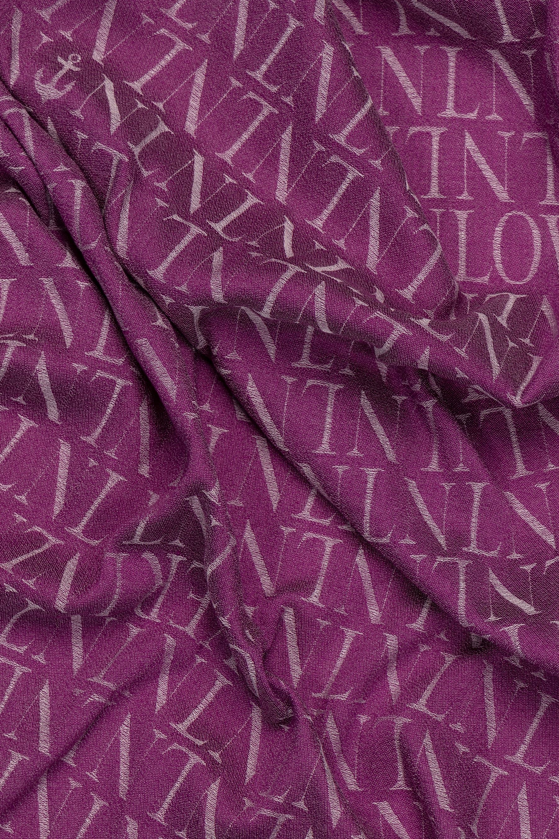 Pañuelo violeta con el estampado NL, un clásico de nuestra marca